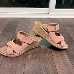 Clarks Unstructured Womens 7.5 Un Plaza Sling Nude Nubuck Leather Wedge Sandals